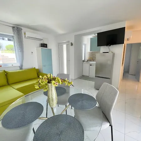 Apartman Two Bedroom App In With Sea View, Terrace&parking *