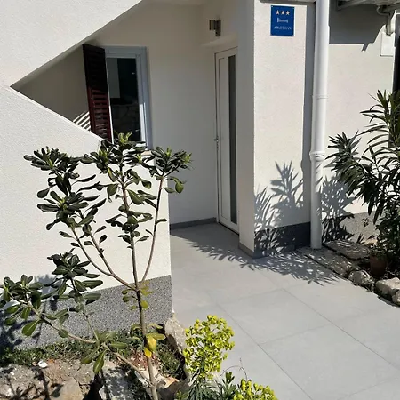 Two Bedroom App In With Sea View, Terrace&parking * ראבני