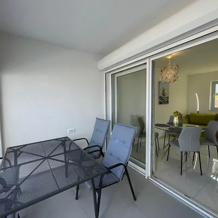 Two Bedroom App In With Sea View, Terrace&parking Appartement Ravni