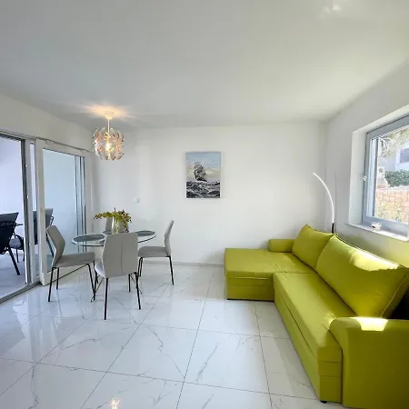 Two Bedroom App In With Sea View, Terrace&parking